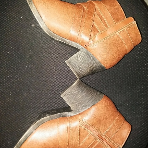 🍁🍂Payless Camel Leather Booties 👢 - Picture 3 of 8